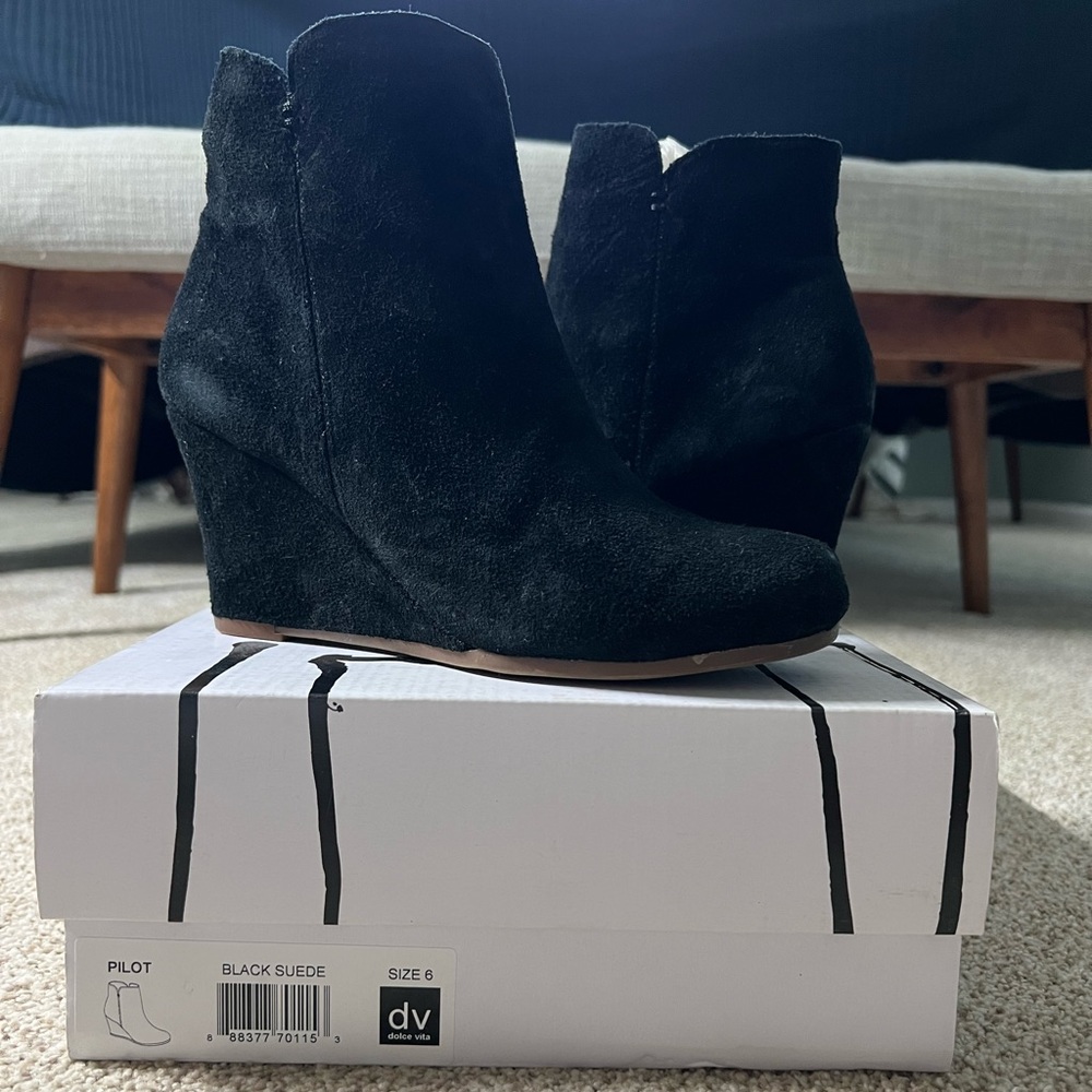 DV Dolce Vita Pilot black wedge bootie suede size 6